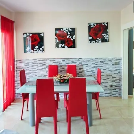 Villa Playa De Fanabe Sleeps 8 Pool Air Con Wifi