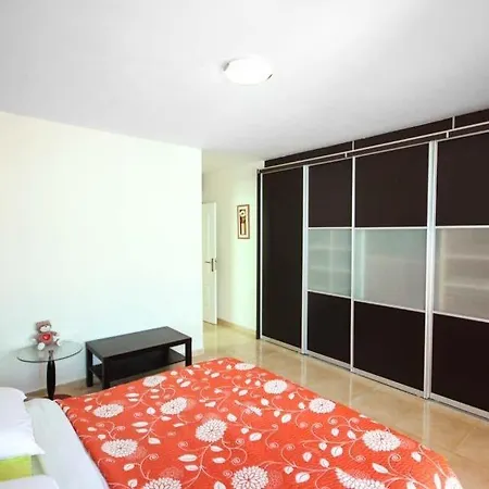 Playa De Fanabe Sleeps 8 Pool Air Con Wifi Villa