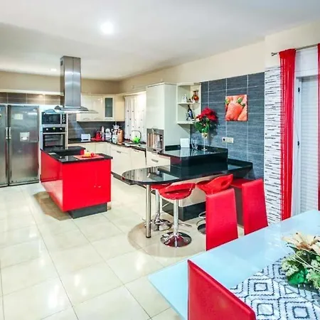 Playa De Fanabe Sleeps 8 Pool Air Con Wifi